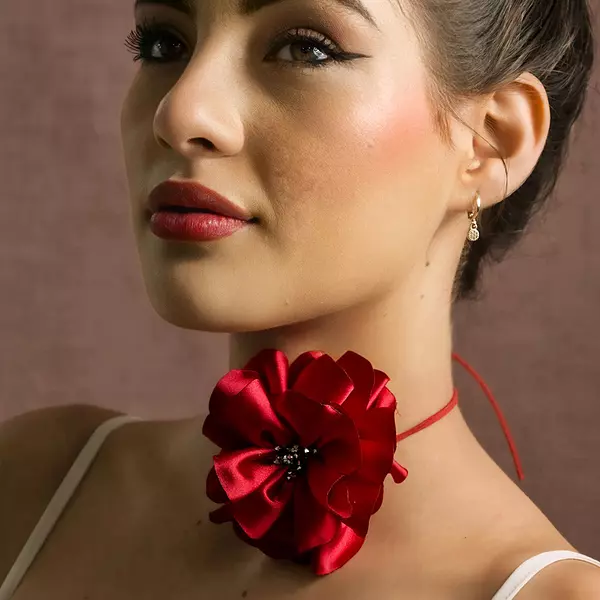 Choker Detalles En Flor Roja