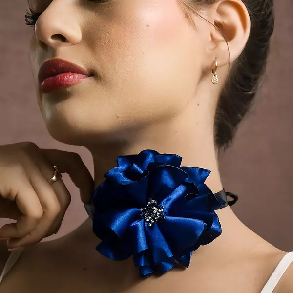 Choker Detalles En Flor Azul